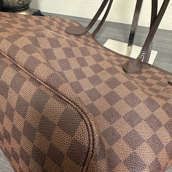 Authentic Louis Vuitton Neverfull MM - Picture 6 of 13
